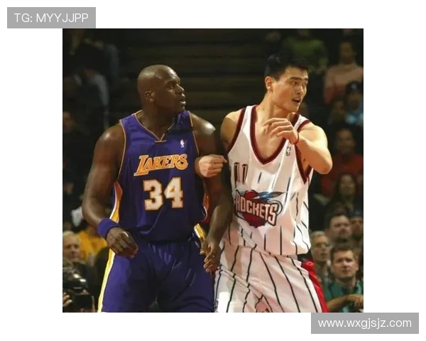 贾巴尔与姚明的传奇相遇:跨越时代的篮球巨星对话与交流 贾巴尔与姚明的传奇相遇:跨越时代的篮球巨星对话与交流